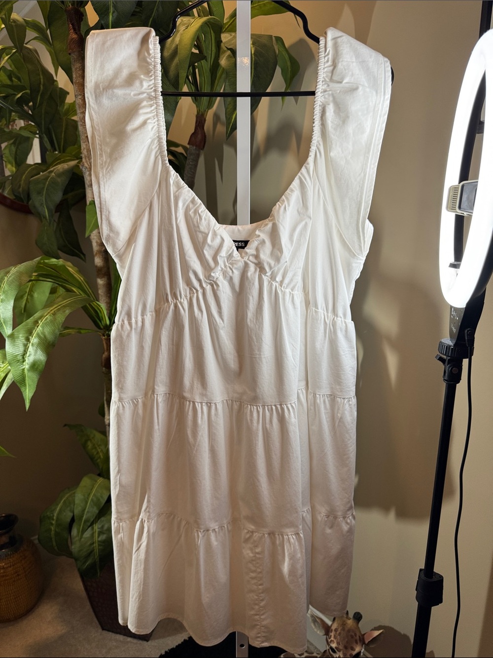 Beautiful Women’s White Tiered Dress -flutter Express brand size L worn once